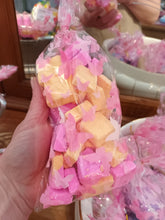 Load image into Gallery viewer, OMA'S ELF MELTS BATH BOMB CHUNKS