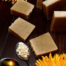 Load image into Gallery viewer, OATMEAL MUSCAT SOAP / FACIAL SOAP
